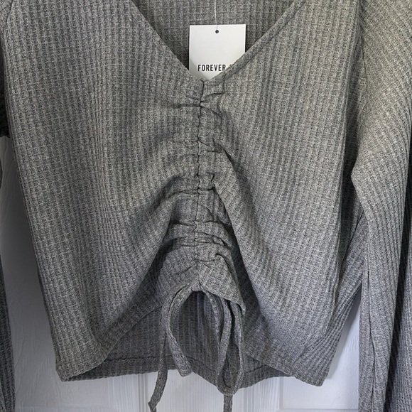 Gray crop-top - Picture 3 of 3